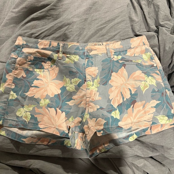 French connection shorts - Picture 6 of 6